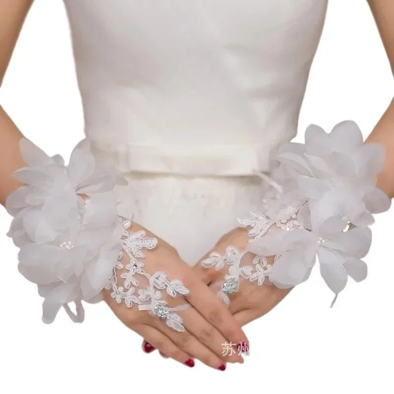 New Lace Appliques Short Wrist Length For bride Fingerless Wedding Accessories Crystal Flowers Red White Bridal Gloves