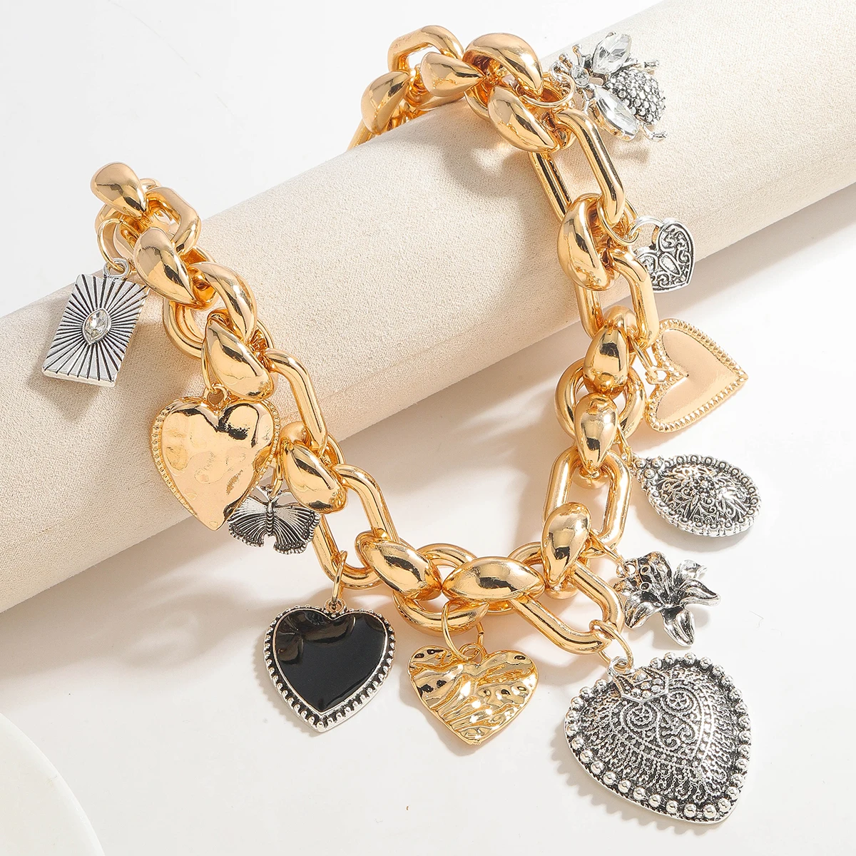 ZAA 2025 Trendy Necklace With Heart Charms For Women Golden Alloy Metal Exquisite Pendant Chain Necklace Suitable For Banquets