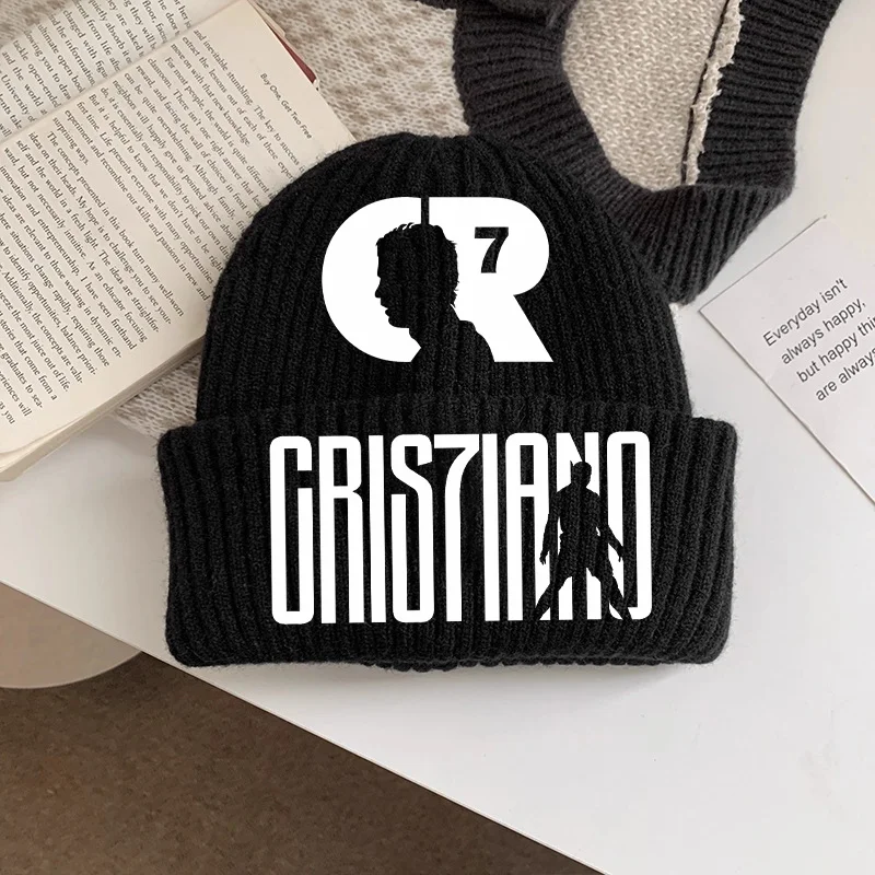 نجم كرة القدم رونالدوس عارضات محبوك قبعة الطفل في الهواء الطلق مصدات الرياح قبعة الكرتون الصوف بونيه شتاء دافئ قبعة CR7 Brimless قبعة صغيرة #1