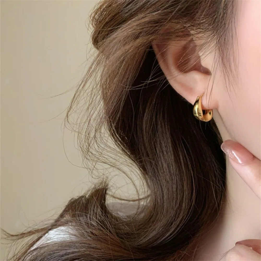 New Gold Color Earrings for Women Ear Hoop Versatile Sweet Girl Fashion Jewery New Year Gifts Earwear Accessories