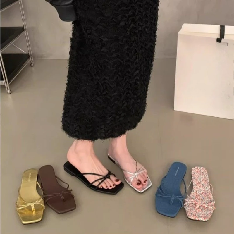 *Summer New Style of Comfortable Beach Leisure Slippers with Clipped Toes Fashionable Elegant and Sexy Flat Slippers for Women