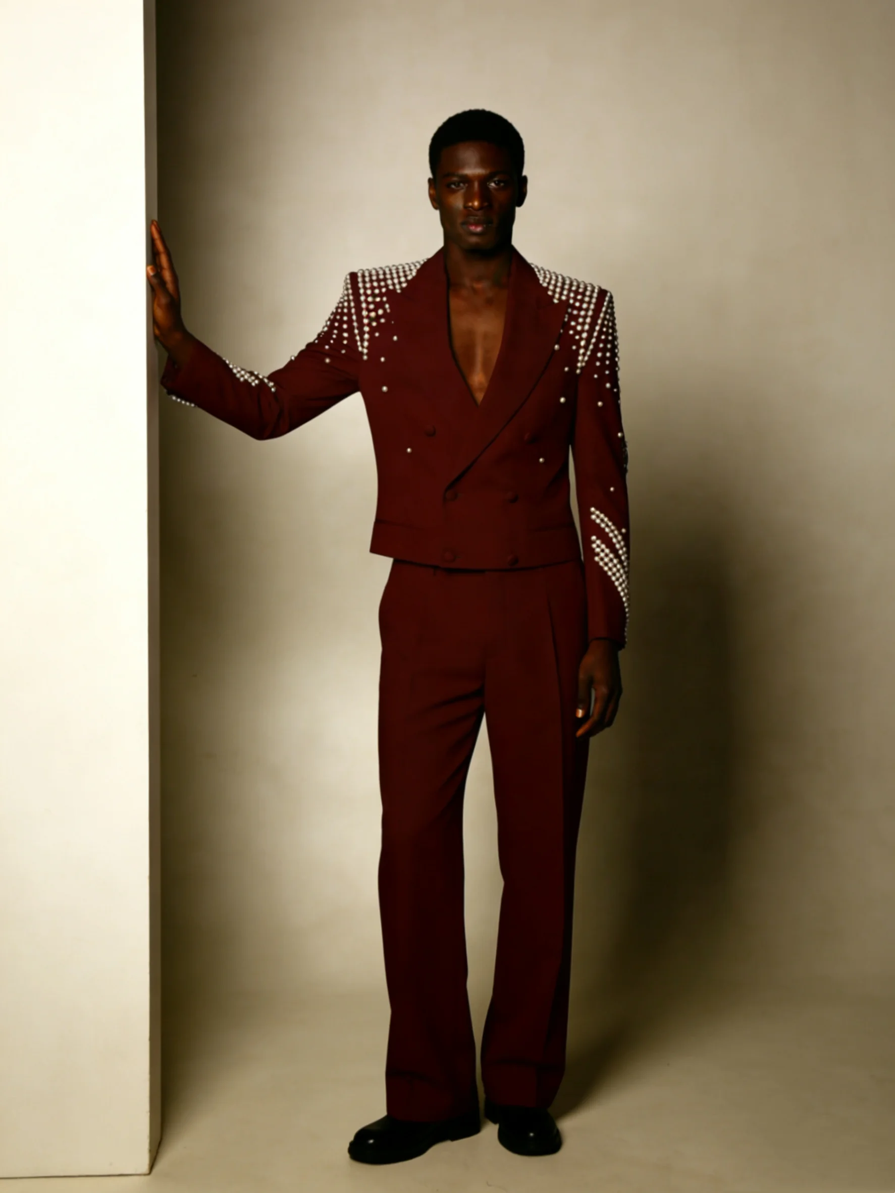 

Pearls Burgundy Men Suits Pants Set 2 Pcs Short Blazer+Trousers Groom Wedding Tuxedos Jacket Formal Office Business Coat Outfit