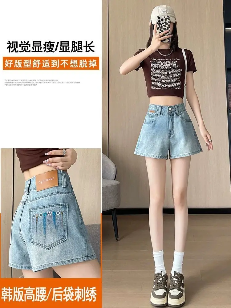 Pantaloncini di jeans ricamati azzurri da donna con piccola copertura a gamba larga a vita alta