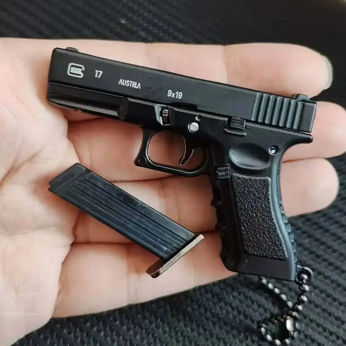 Mini Toy Gun 1:3 G17 Alloy Pistol Model Disassemble Mini Gun Toy Keychain Bag Pendant Craft for Chlidren Adults