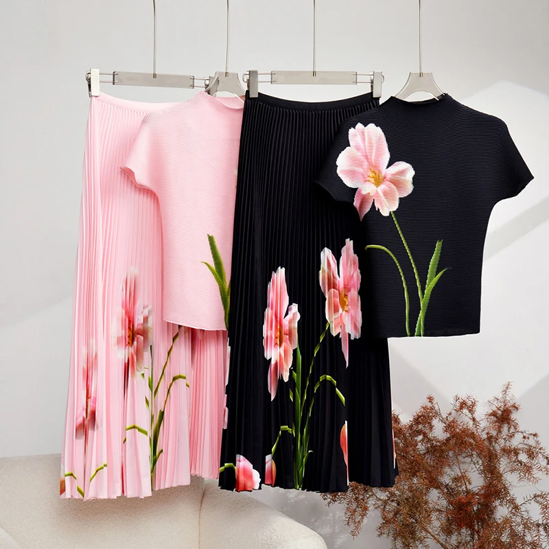 

2025 Women Summer French Style Printed Flower Slimming Top and Pleated Half Skirt Sets Latest Elegant Design Two Piece Set