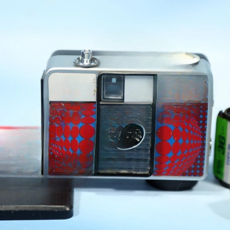 

Color film film camera