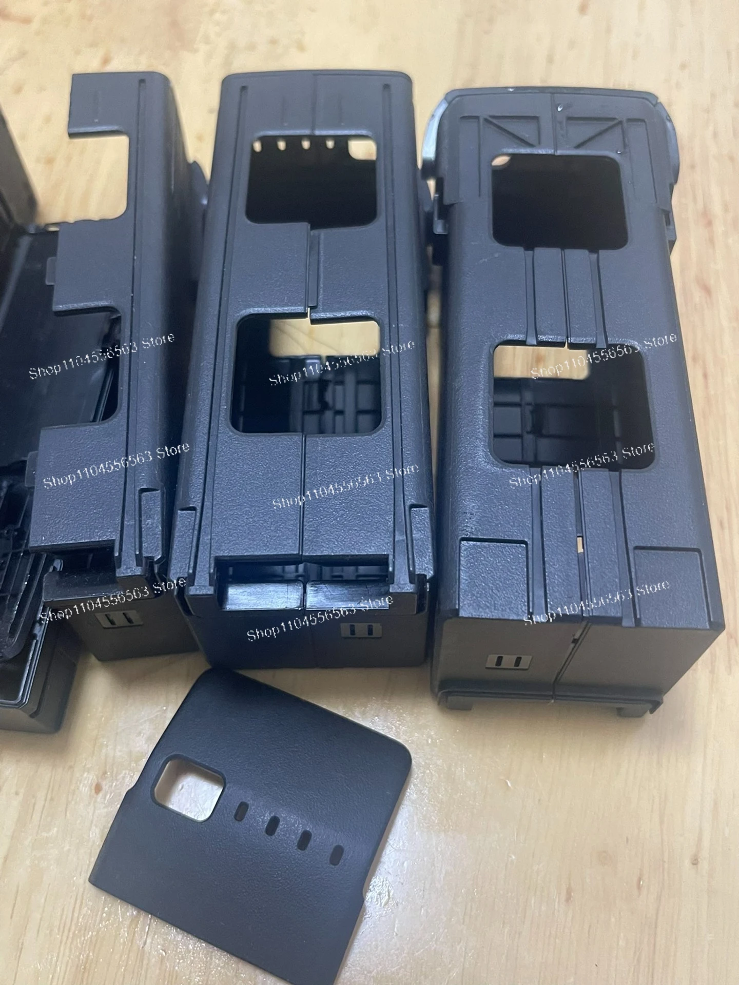 

1 шт. OEM-комплект корпусов аккумуляторных отсеков для Mavic 3 / Mavic 3 Pro – левая и правая крышки с лицевой панелью, совершенно новые запасные части