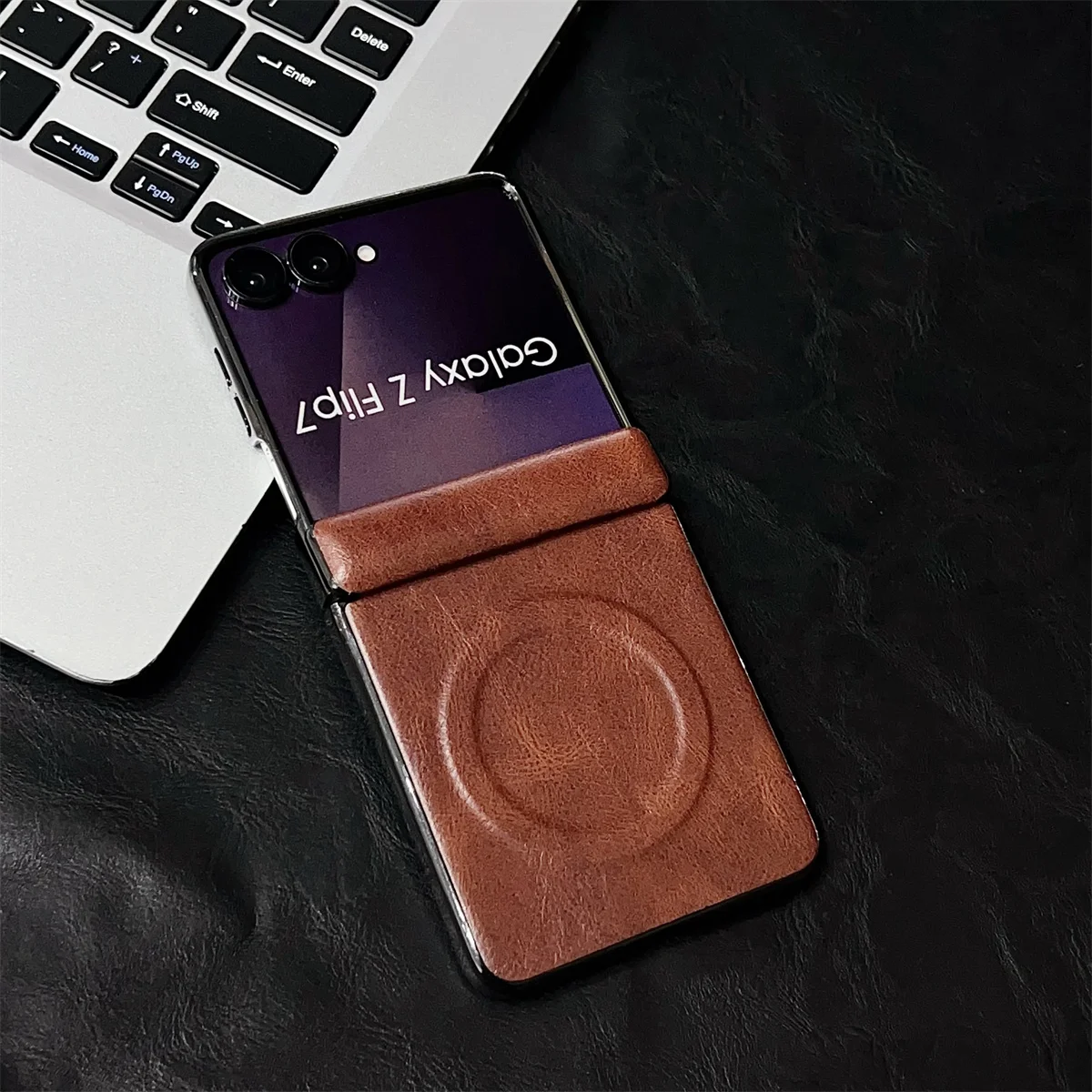 Luxuriöse Retro-Leder-Handyhülle für Samsung Z Flip 7 mit Scharnierschutz und Magnetischer Rückabdeckung für Galaxy Z Flip 7 FE 6 5