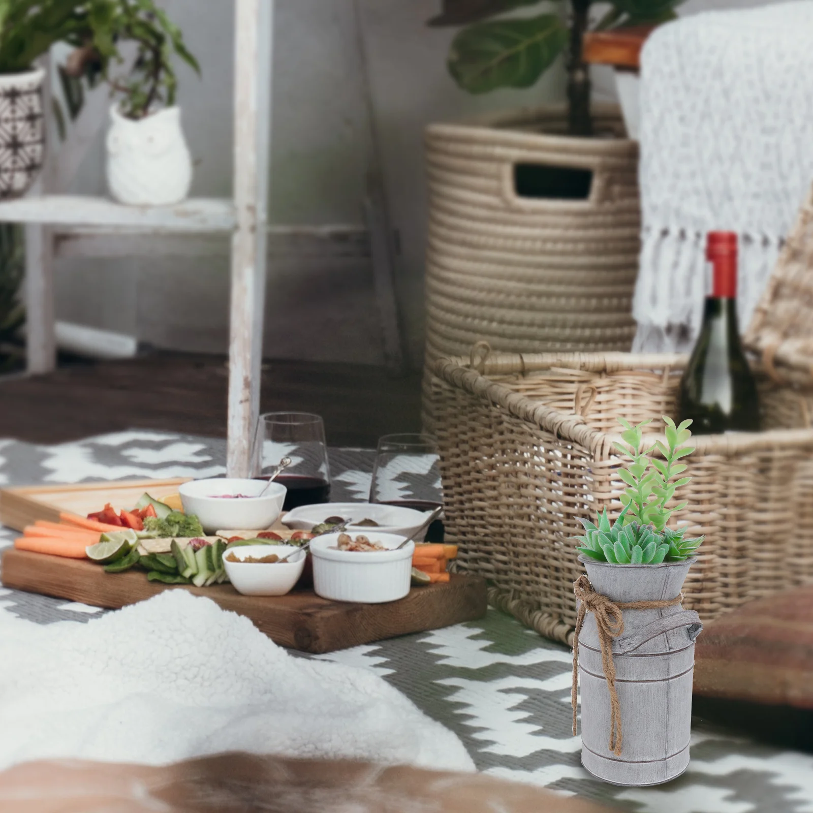 

1Pcs Decorative Iron Flower Bucket Simple Flower Arrangement Container for Home Garden Living Room Adornment