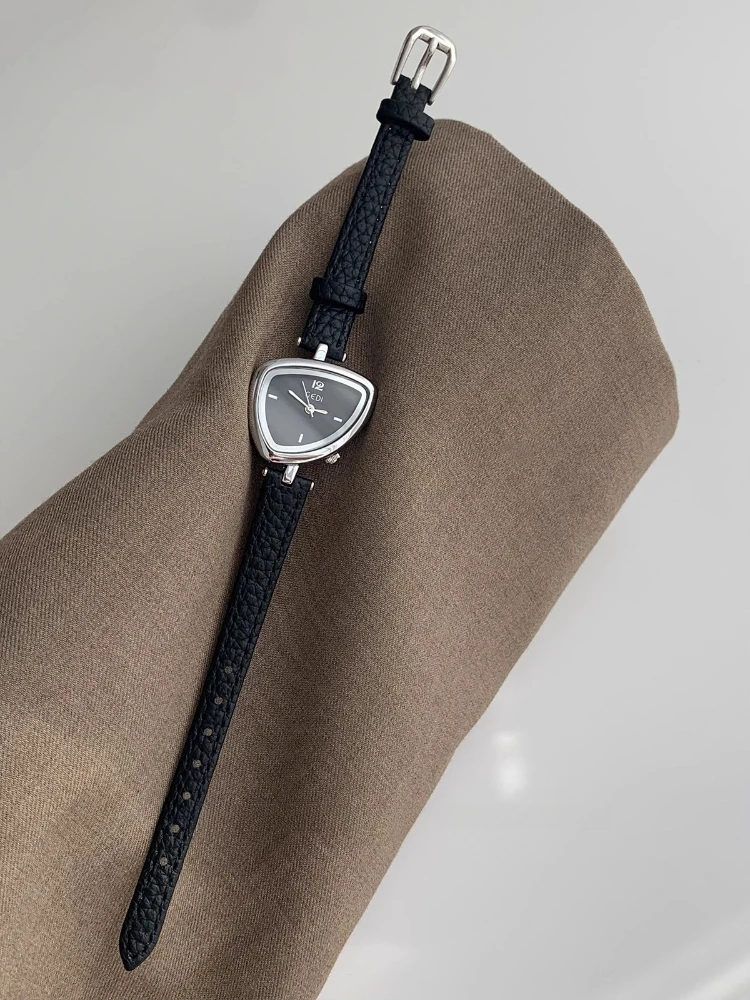 Women Quartz Watch Simple Gold Triangle Clock Stylish Waterproof Leather Delicate Personality Ladies Watch Luxury Reloj Mujer