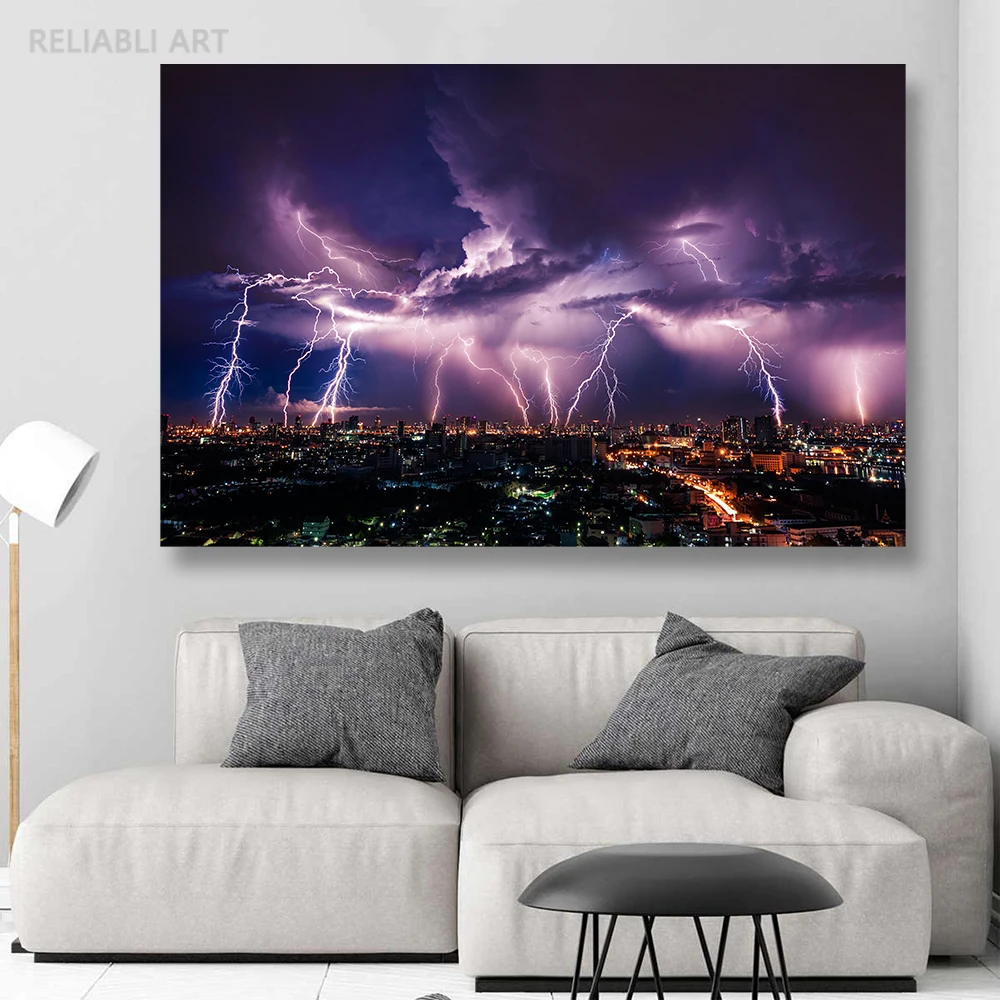 Blitzstorm: Ein kraftvolles Wandbild für moderne Wohnräume