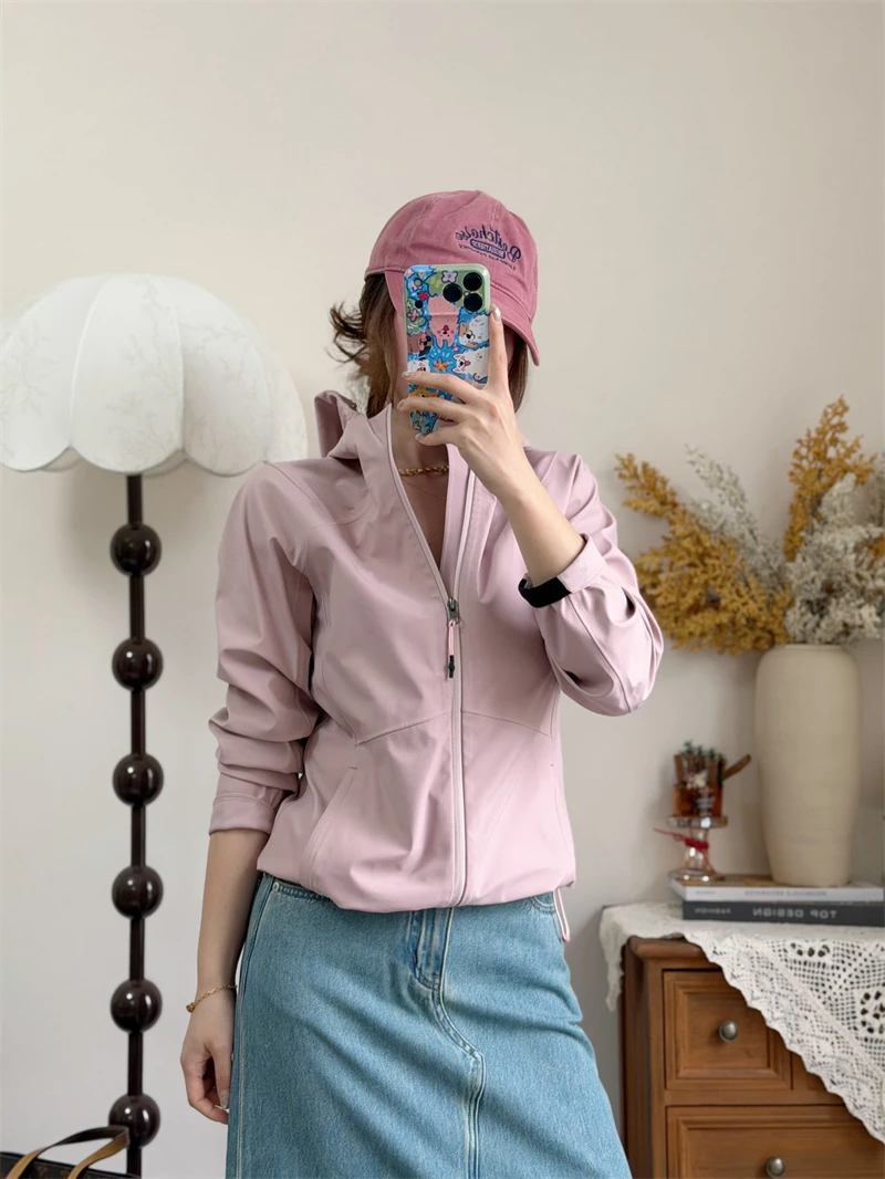 

Женская приталенная мягкая куртка для активного отдыха с капюшоном, утягивающая талию, на молнии, с длинными рукавами, из нейлона и полиэстера