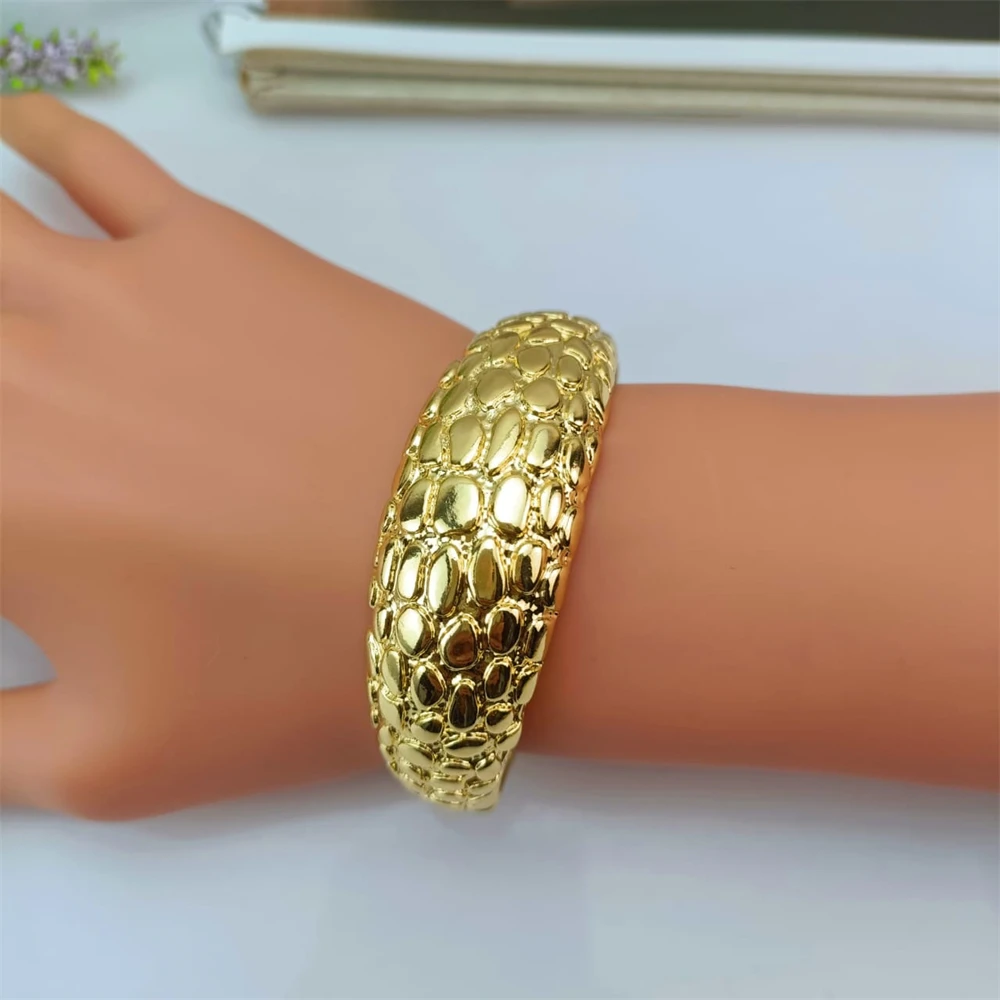 EMMA Dubai الإسورة الكلاسيكية العصرية مطلية بالذهب أساور لامعة وهدايا مجوهرات النساء الأفريقيات