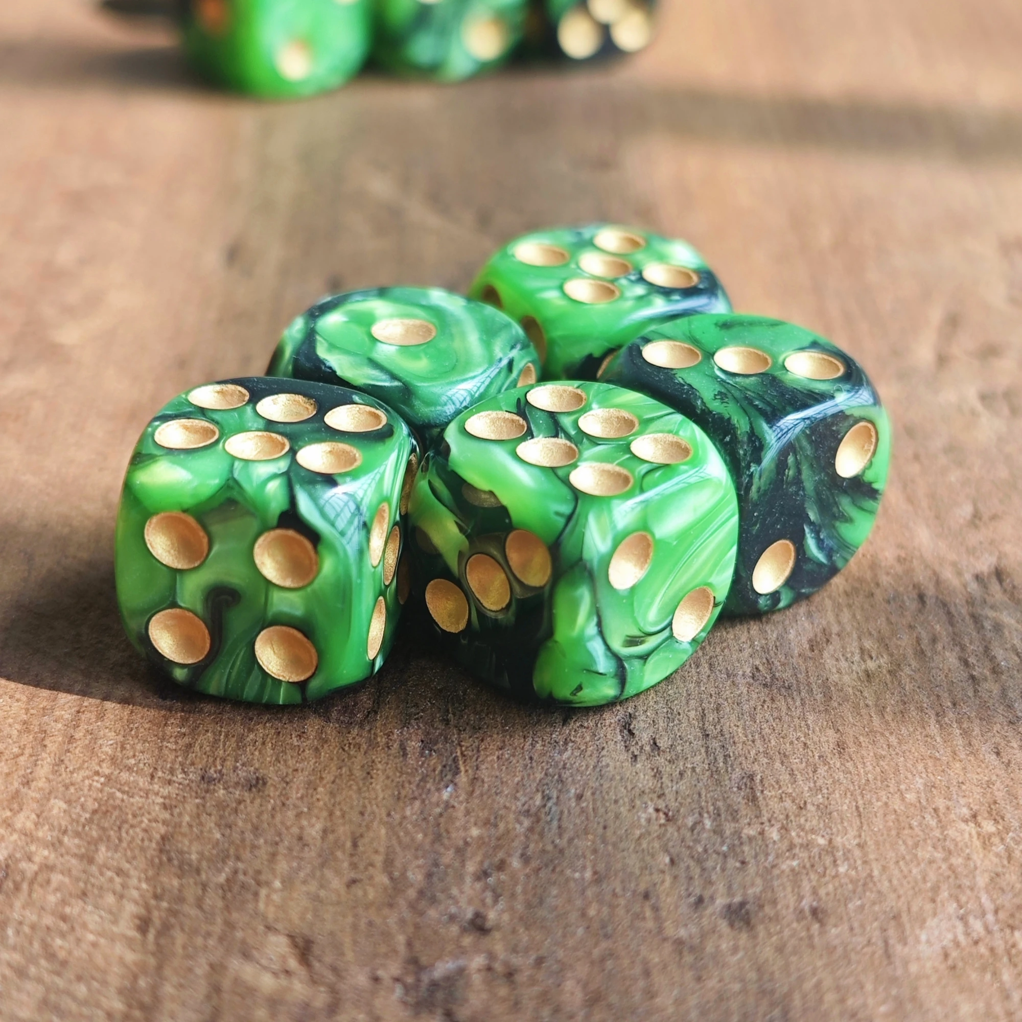 16MM 녹색 및 검정색 포인트 D6 주사위 세트 워해머 40K 던전 앤 드래곤 보드 게임