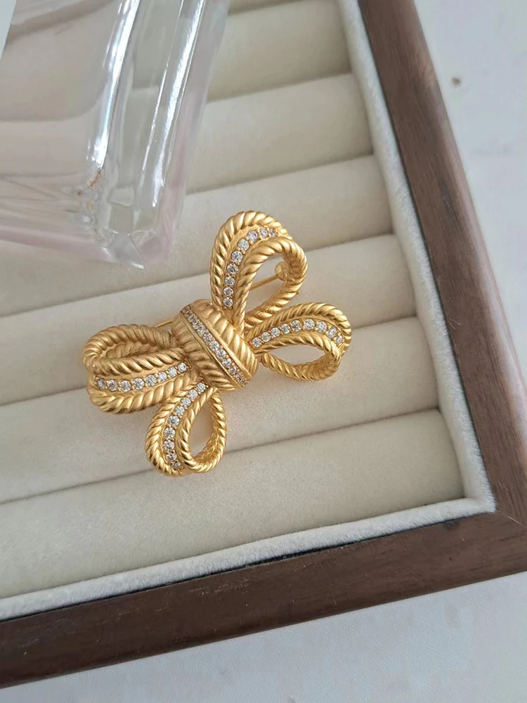 

Elegant Classical Gold color Vintage Women' Brooch Pin Sweater Coat Accessories