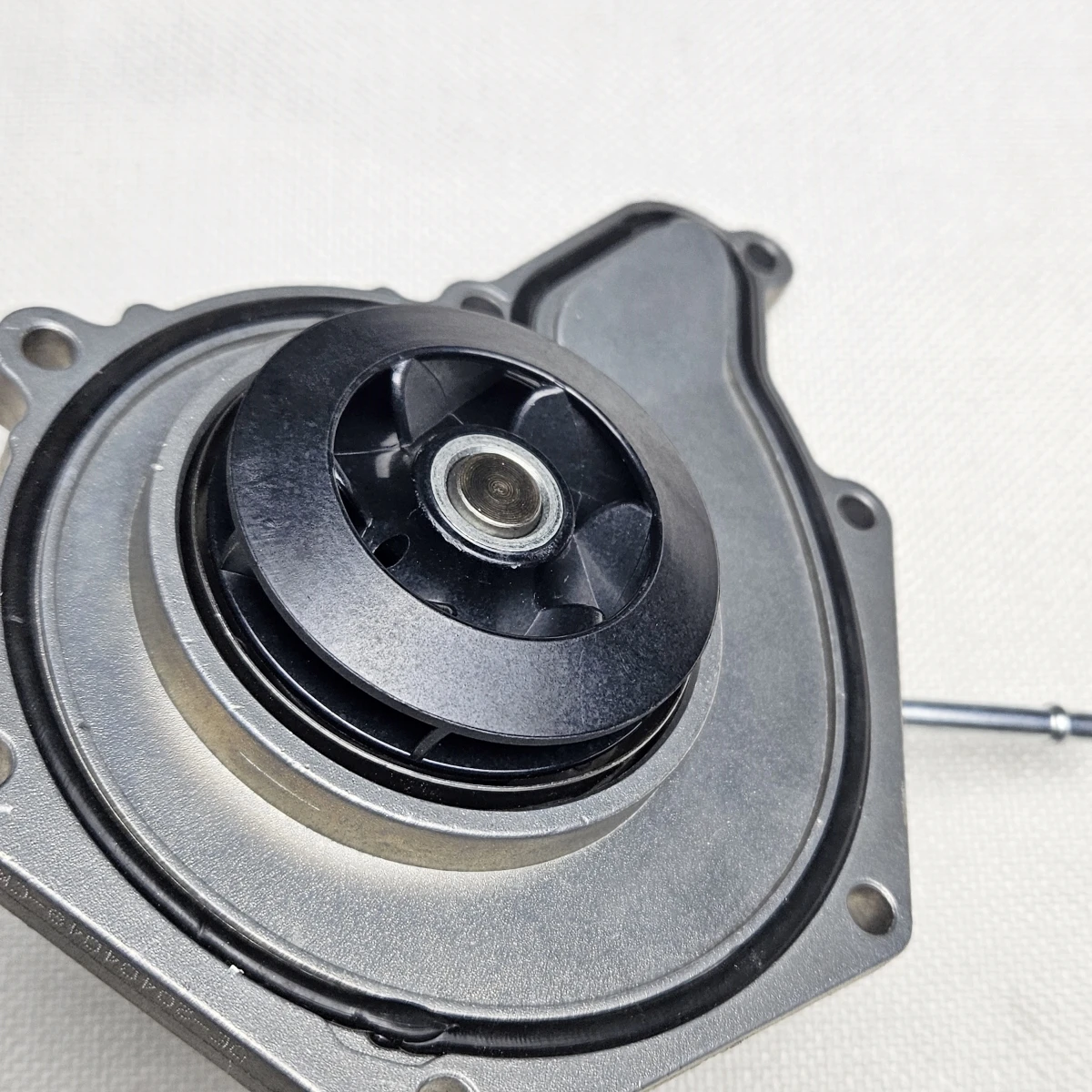 Engine Cooling Water Pump for VW Touareg AUDI A4 A5 A6 A8 Q5 06E121018K 06E121018N 06E121018F 06E121016Q