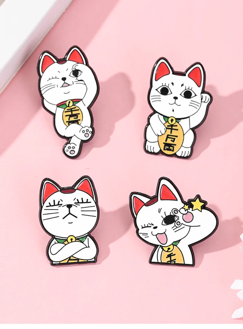 4-piece set of cartoon lucky cat for wealth and good fortune: clothing, hat, backpack, brooch, badge, accessories, gift