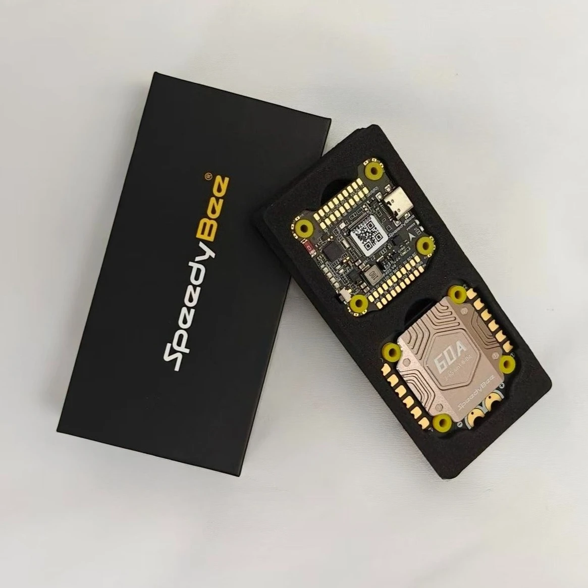 

SpeedyBee F405 V4 4 in 1 FC ESC Stack 60A BLHeli_S 30x30mm Bluetooth for App Configuration GPS Ready for FPV RC Drone Quadcopter