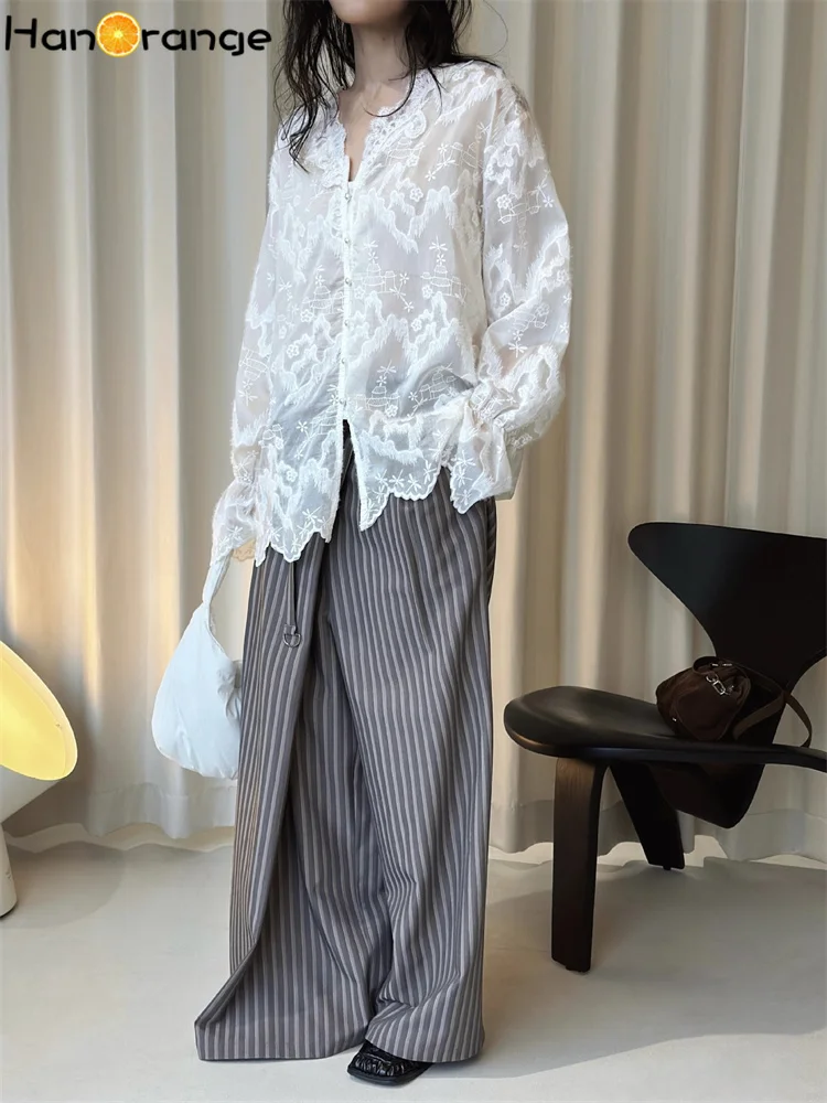 HanOrange 2026 أوائل الربيع الخامس الرقبة منظور التطريز الدانتيل قميص المرأة ثلاثية الأبعاد زر أعلى المشمش