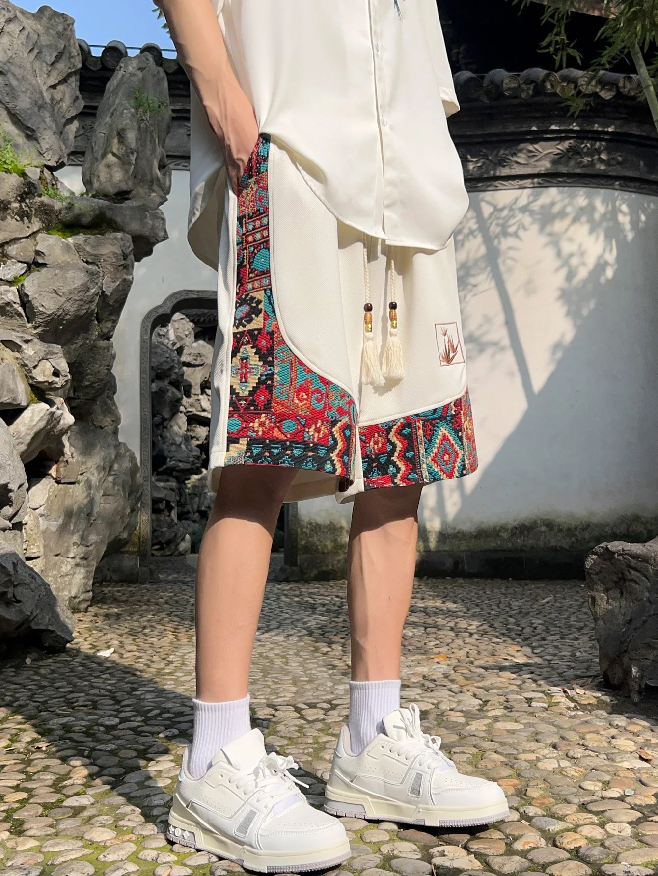 Herren-Shorts mit ethnischem Stickmuster und Taschen, sommerliche, lässige Shorts mit Kordelzug, geeignet für Outdoor- und Strand-Freizeitkleidung
