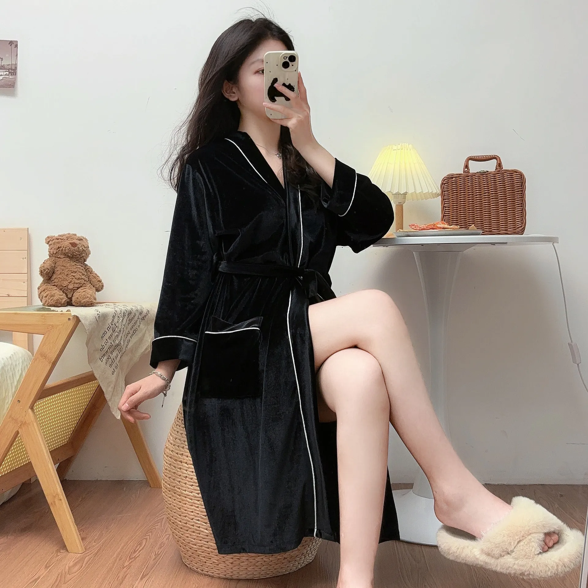 Autumn and Winter New Robe Homewear Women Long-Sleeved Golden Velvet One-Piece Bathrobe Warm Suit Robe Homewear Pajamas