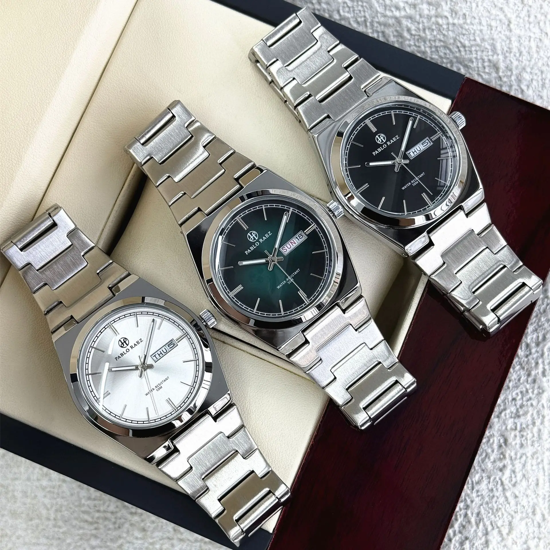 

Стальные часы PABLO RAEZ 2026, градиентный зеленый циферблат, застежка-бабочка, двойной календарь, мужская мода P36