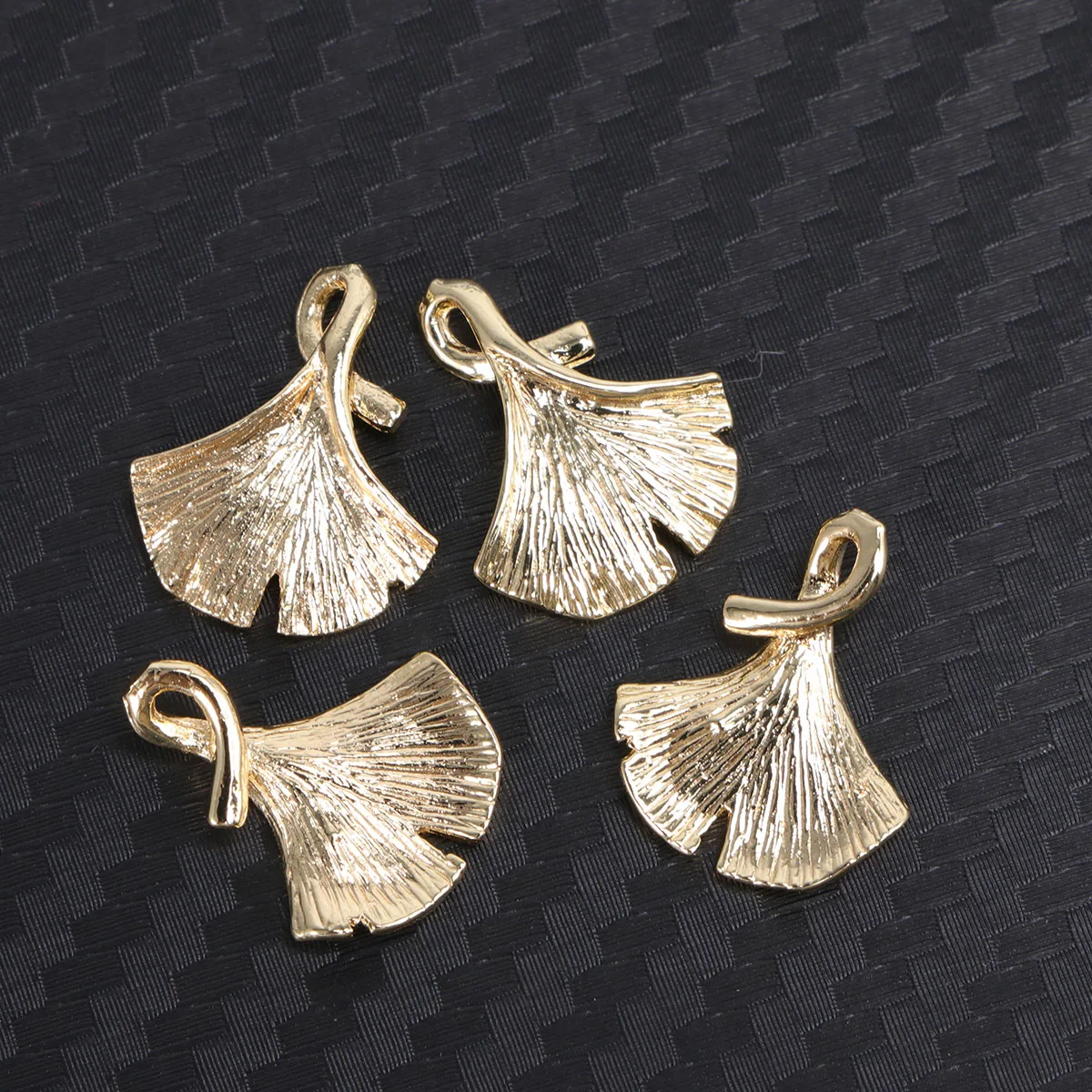 

5pcs Metal Ginkgo Shaped Bead Charms for Necklace Bracelet DIY Jewelry Making Accessories Creative Fashion Pendant Set
