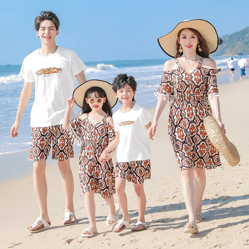 

Matching Family Outfits Summer Beach Mum Daughter Floral Bohimian Dress Dad Son T-shirt +Shorts Holiday Seaside Couples Clothes