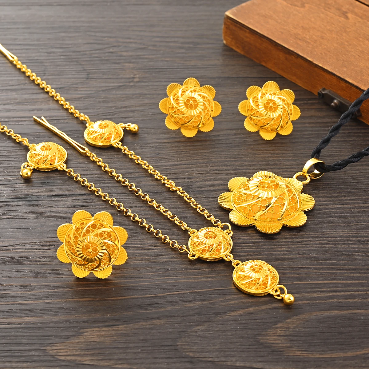 Saudi Arabia Classical Ethiopian Gold Plated Flower Jewelry Set Necklace Earrings Ring Headchain Gifts Wedding Set For Women