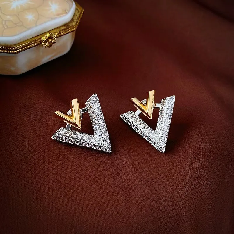 2024 New Korean Gold Color Zircon Letter V Stud Earrings For Women Elegant Crystal Triangle Geometric Earrings Jewelry