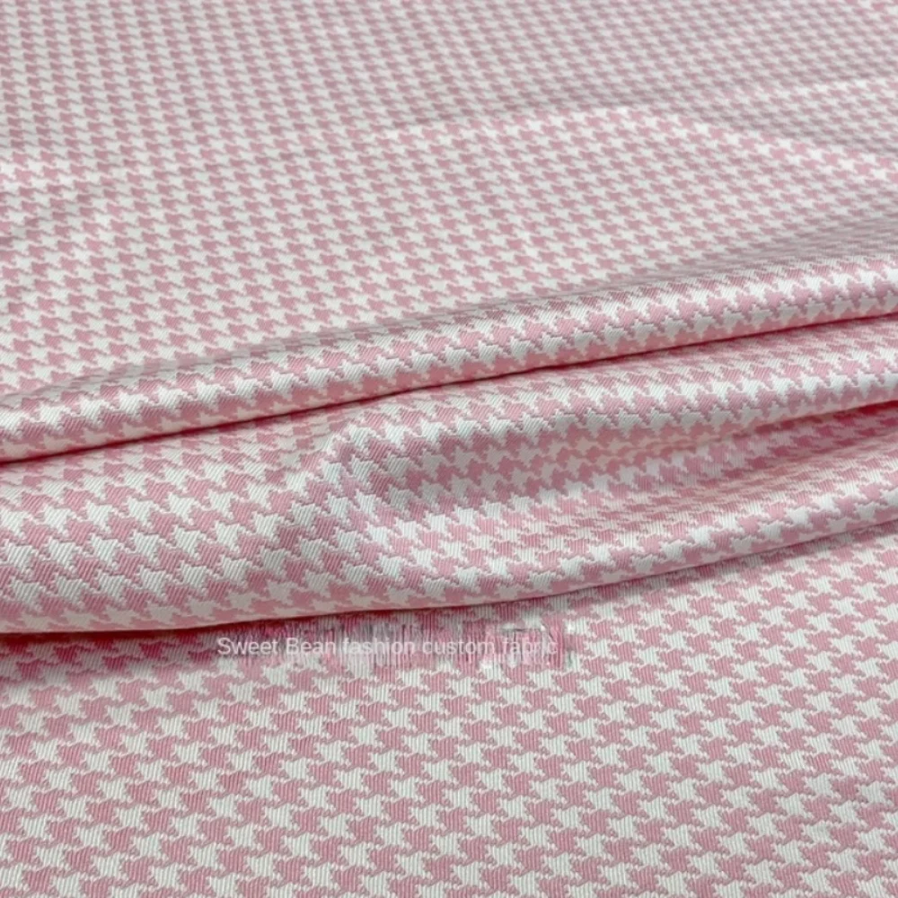 

Черно-белая тканая жаккардовая парчовая ткань для шитья ветровка, модная розовая ткань, полиэстер, хлопок, материал