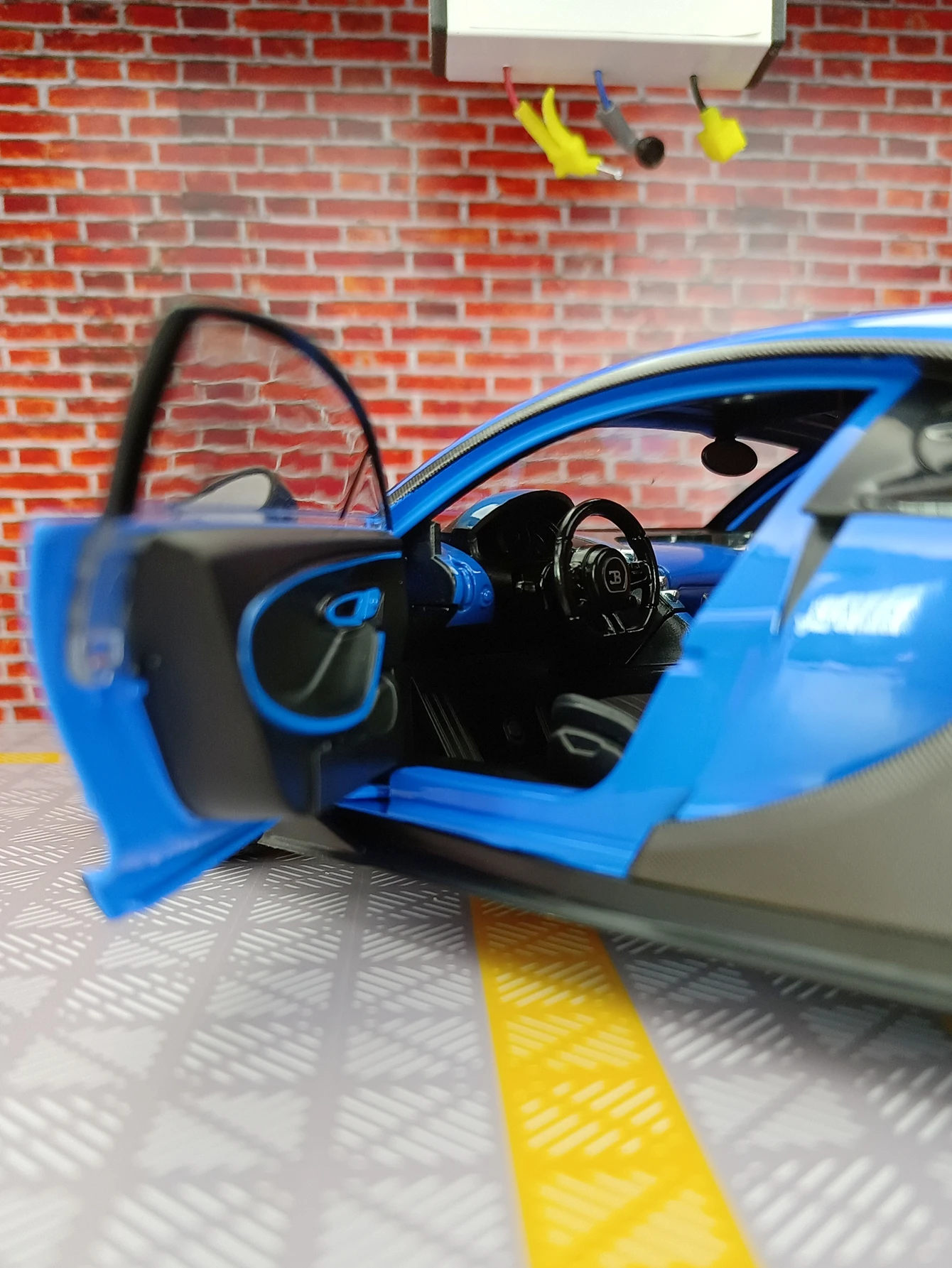 1:18 grand modèle de voiture en alliage retirer acusto-optique jouet pour enfants voiture anniversaire peut être donné comme cadeau d'anniversaire à des amis