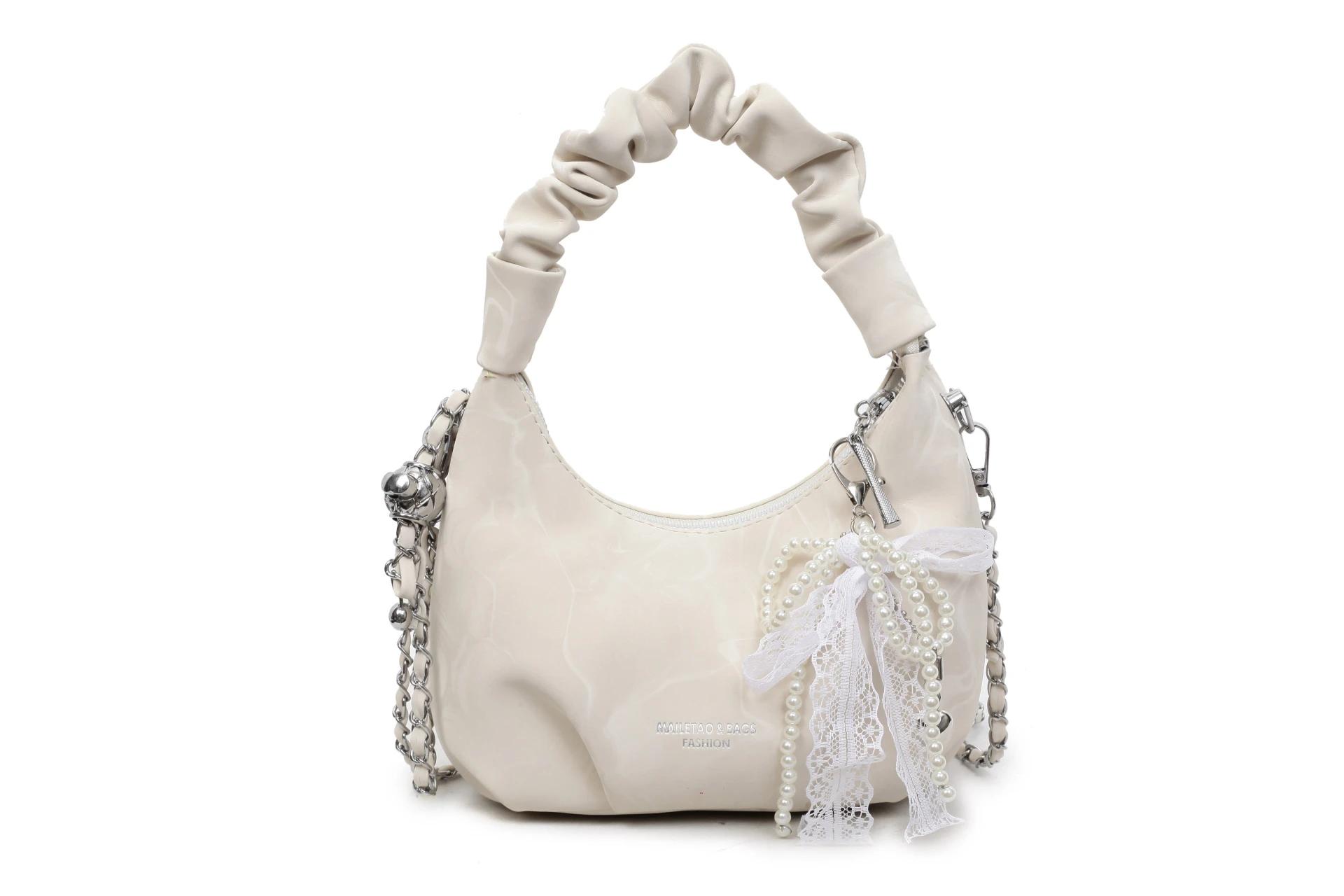

This year's popular pleated cloud bag female 2025 new fashion commuter portable shoulder bag exquisite chain crossbody bag.