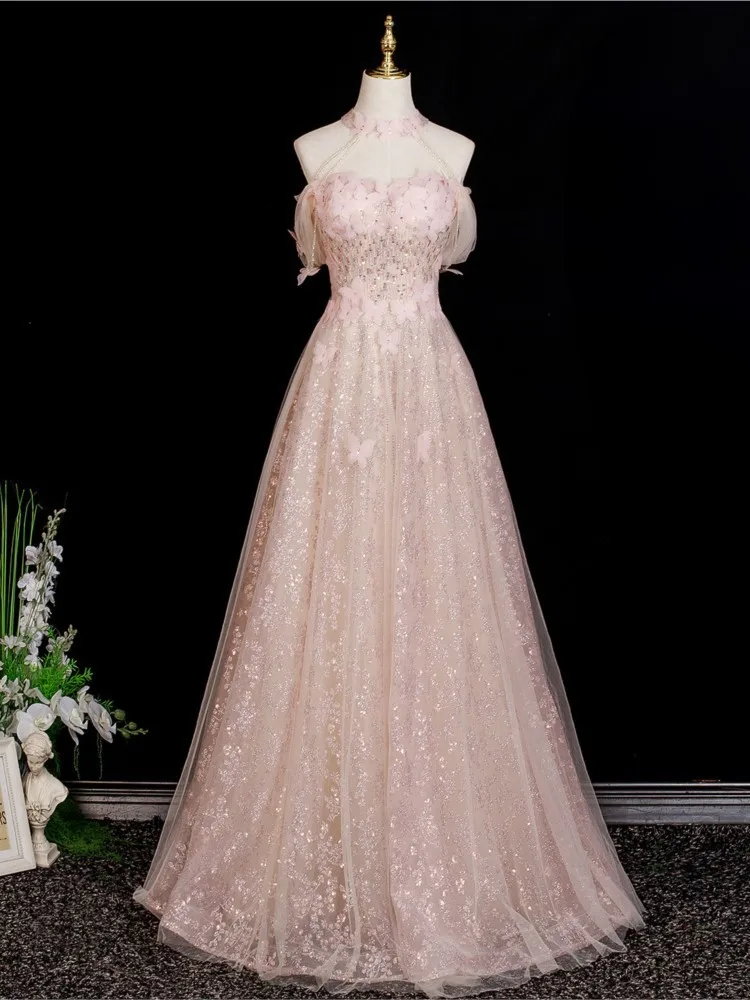 A new pink cocktail dress for students' coming-of-age ceremony