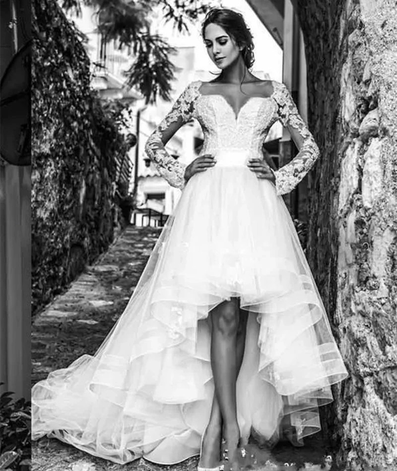 Abiti da sposa moderni alti e bassi maniche lunghe corti davanti lunghi dietro scollo a cuore abiti da sposa da spiaggia da giardino personalizzati