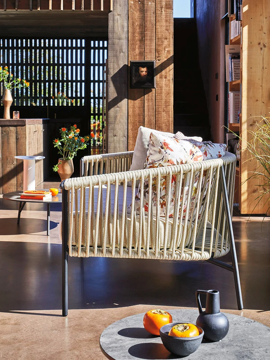 โซฟาหวายสไตล์นอร์ดิกสำหรับพักผ่อนกลางแจ้ง เฟอร์นิเจอร์สำหรับวิลล่า ลานบ้าน สวน ระเบียง  ทนน้ำและป้องกันแสงแดด