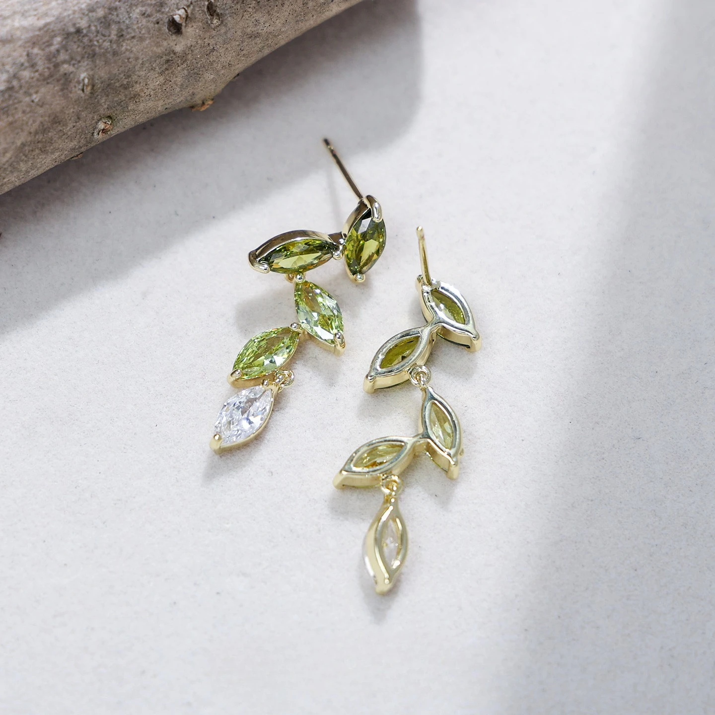 New Fashion Mori Small Fresh Olive Green Gradual Change Leaf Earrings Niche Design Sense Personality Exquisite Women's Earrings