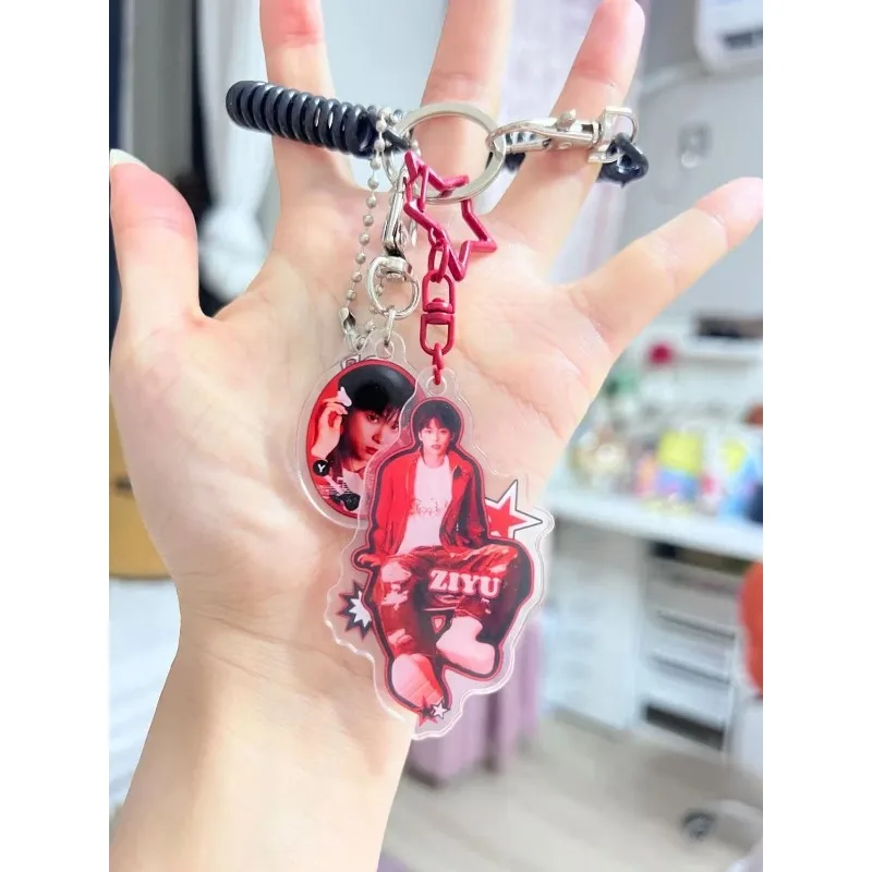 Nueva venganza amor Zi Yu personalidad creativa personaje periférico acrílico llavero libro embalaje decoración colgante Festival regalo