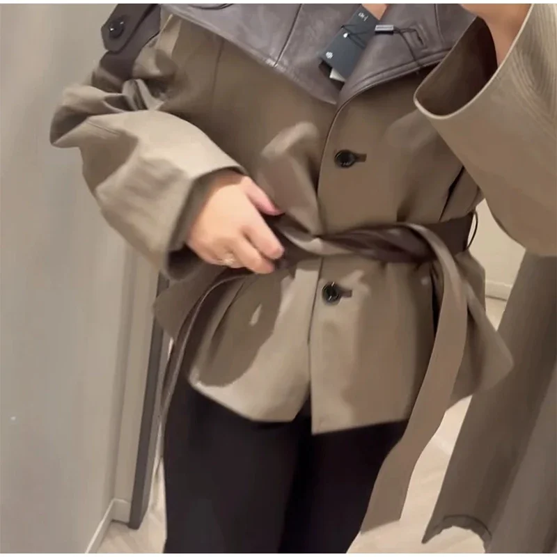 Kurze Damen-Windjacke aus Kunstleder mit Revers, Gürtel, Einreihiger Knopfverschluss, Verstellbarer Taille – Detail 6