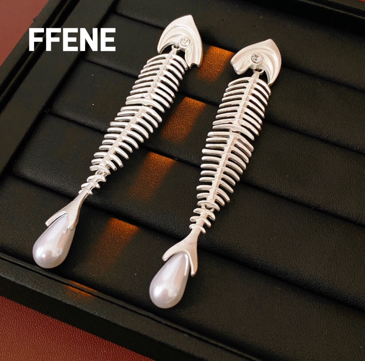 

[Personality] Luxurious silver needle set with zirconium and pearl earrings, fashionable and personalized earring, high-end earr