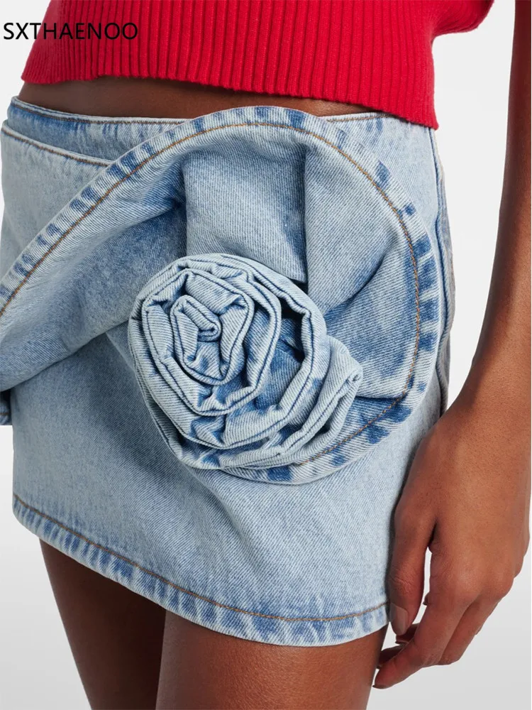 

SXTHAENOO Женская джинсовая мини-юбка с 3D цветочной аппликацией, высокая талия, модный дизайн с потертым подолом, мода 2025 RoupasFeminina