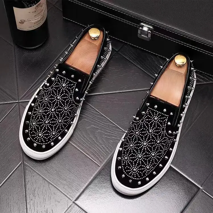 New Men Tide Leather Casual Shoes Fashion Luxury Rivet Flat Skateboard Shoes Leisure Slip-on Loafers