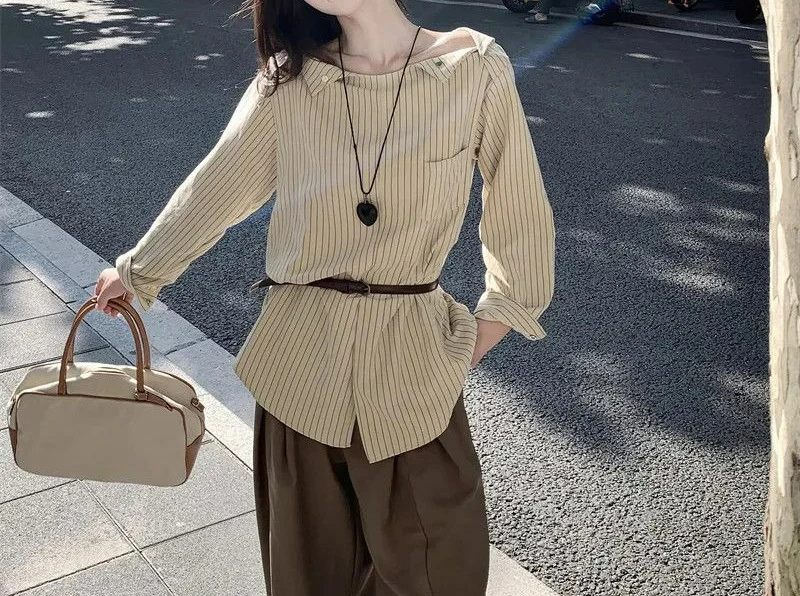

Striped Shoulder Slit Long Sleeved Shirt Autumn 2025 New Design Sense Fashionable Temperament Top for Women
