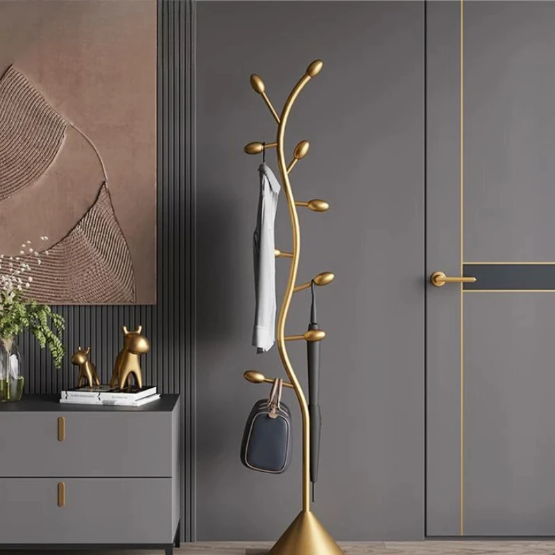 Percha de dormitorio de piso a techo.