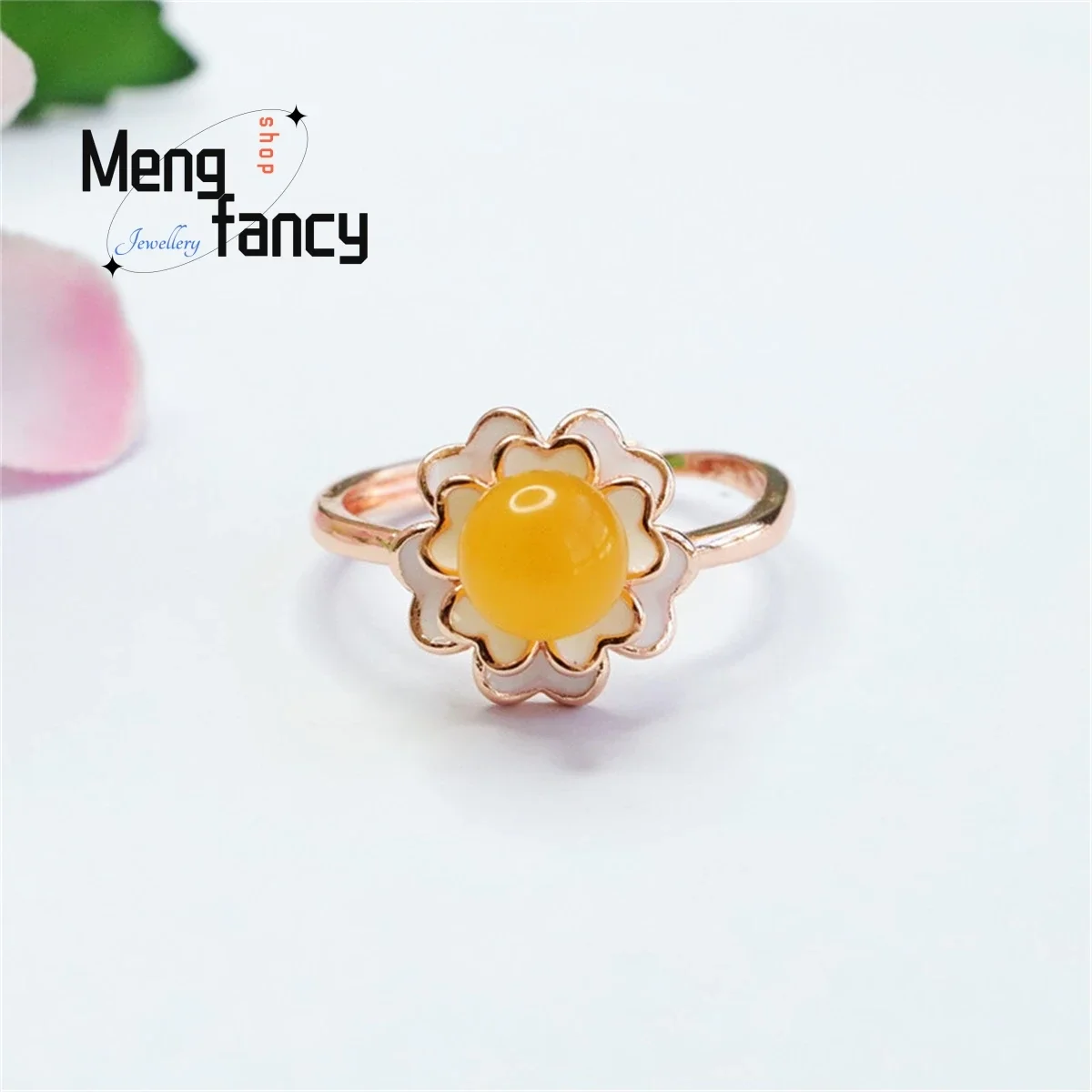 

Natural Honey Wax Chicken Oil Yellow Amber Mountain Camellia Ball Ring Elegant Generous Personalized Fashion Versatile Jewelry