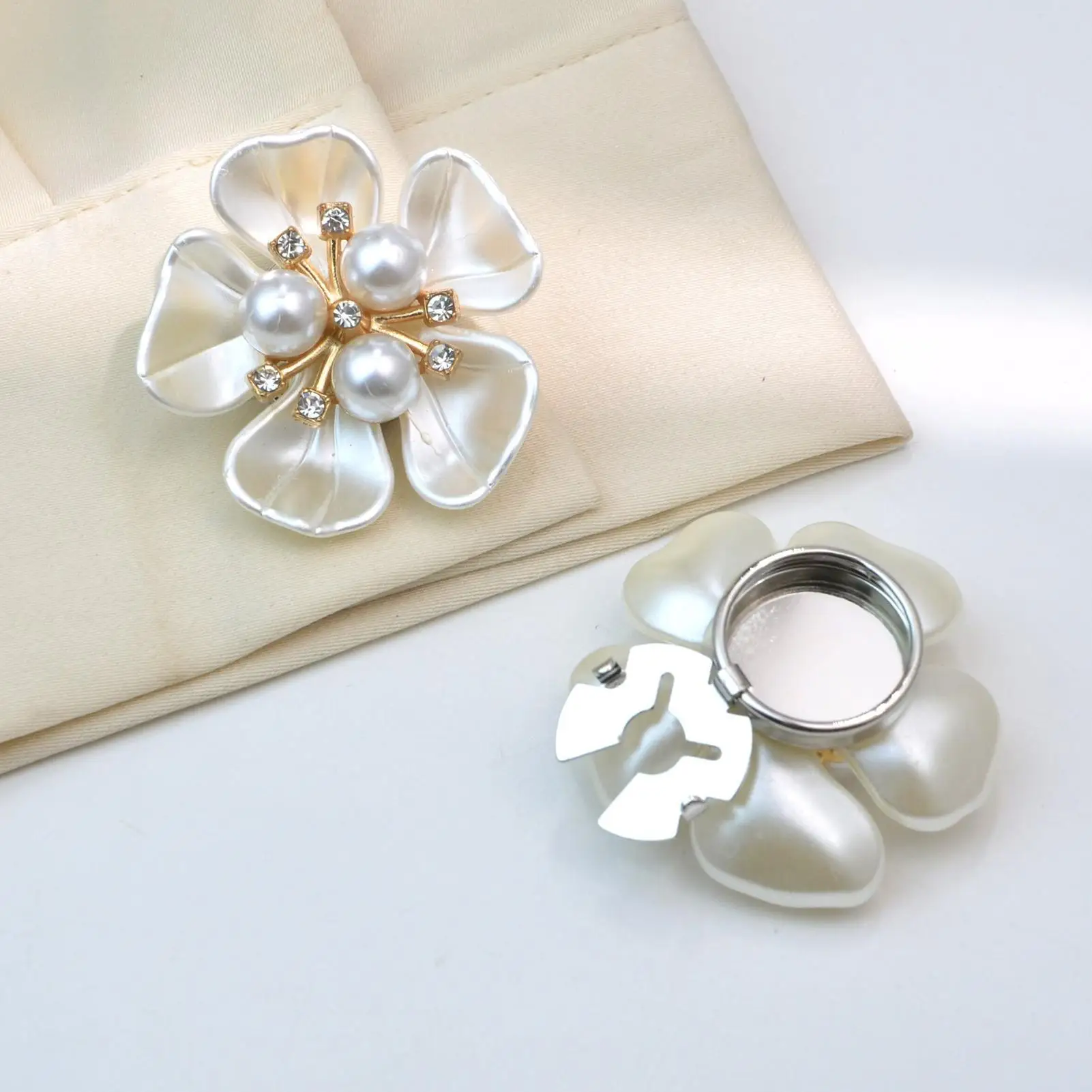 Knopfabdeckungen für Hemden Kristallblumen-Perlen Mode-Accessoires Schmuck-Knöpfe Clips für Kleider Smoking Blusen