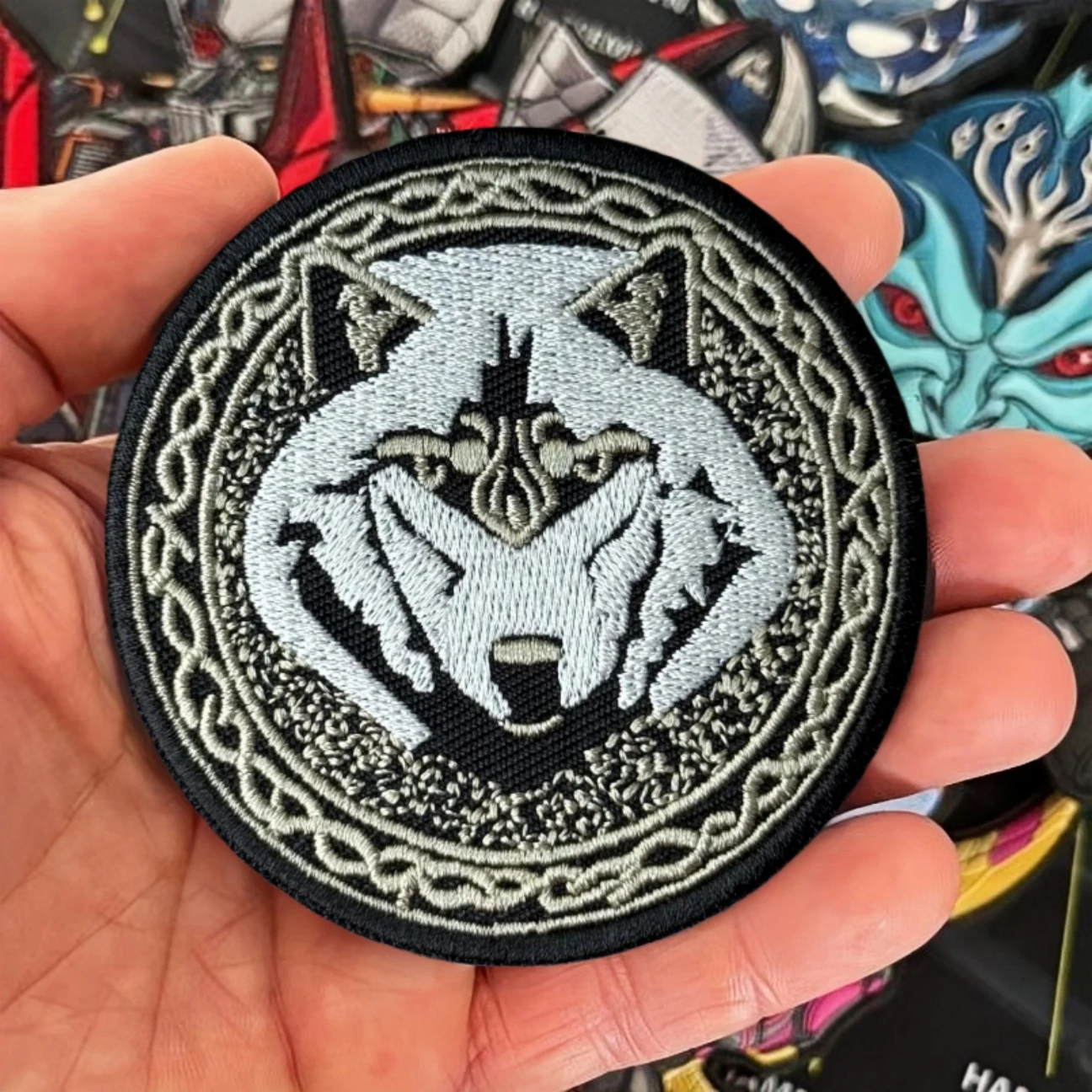 Parche táctico bordado lobo con velcro para equipo militar - imagen 2