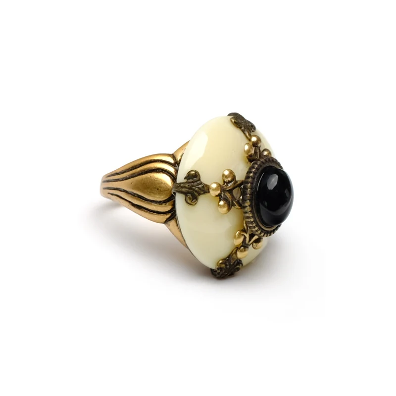 AB/ Copper alloy with white resin black agate matching retro design ring for women