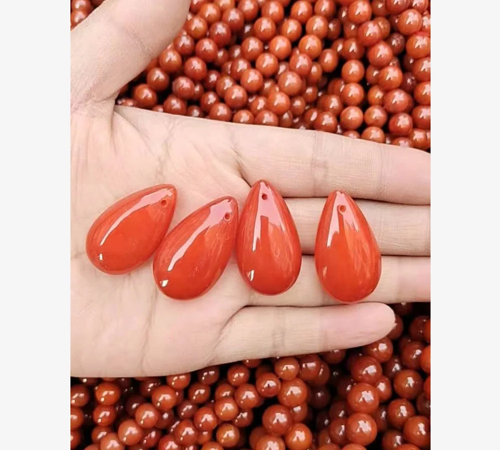 

Natural southern red agate handcarved water droplets DIY100% real jade bracelets necklace jade accessories septa scattered beads