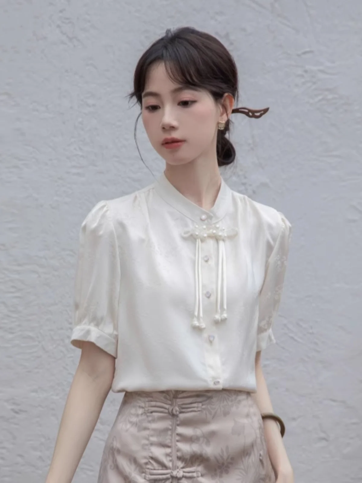 

Retro Chinese Style Satin Short Sleeve Stand Collar Embroidered Shirt Women's Summer New National Style Bubble Sleeve Top